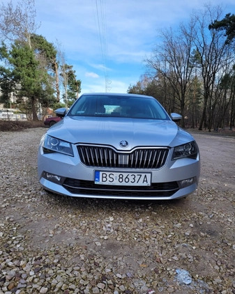 Skoda Superb cena 62500 przebieg: 155560, rok produkcji 2016 z Marki małe 172